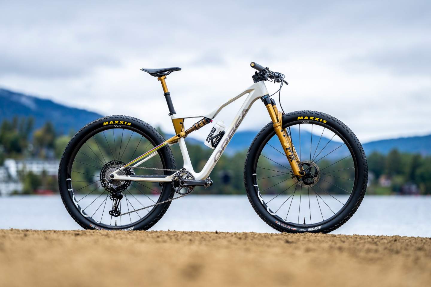 La nueva Orbea Oiz se viste de arcoíris y estrena novedades 