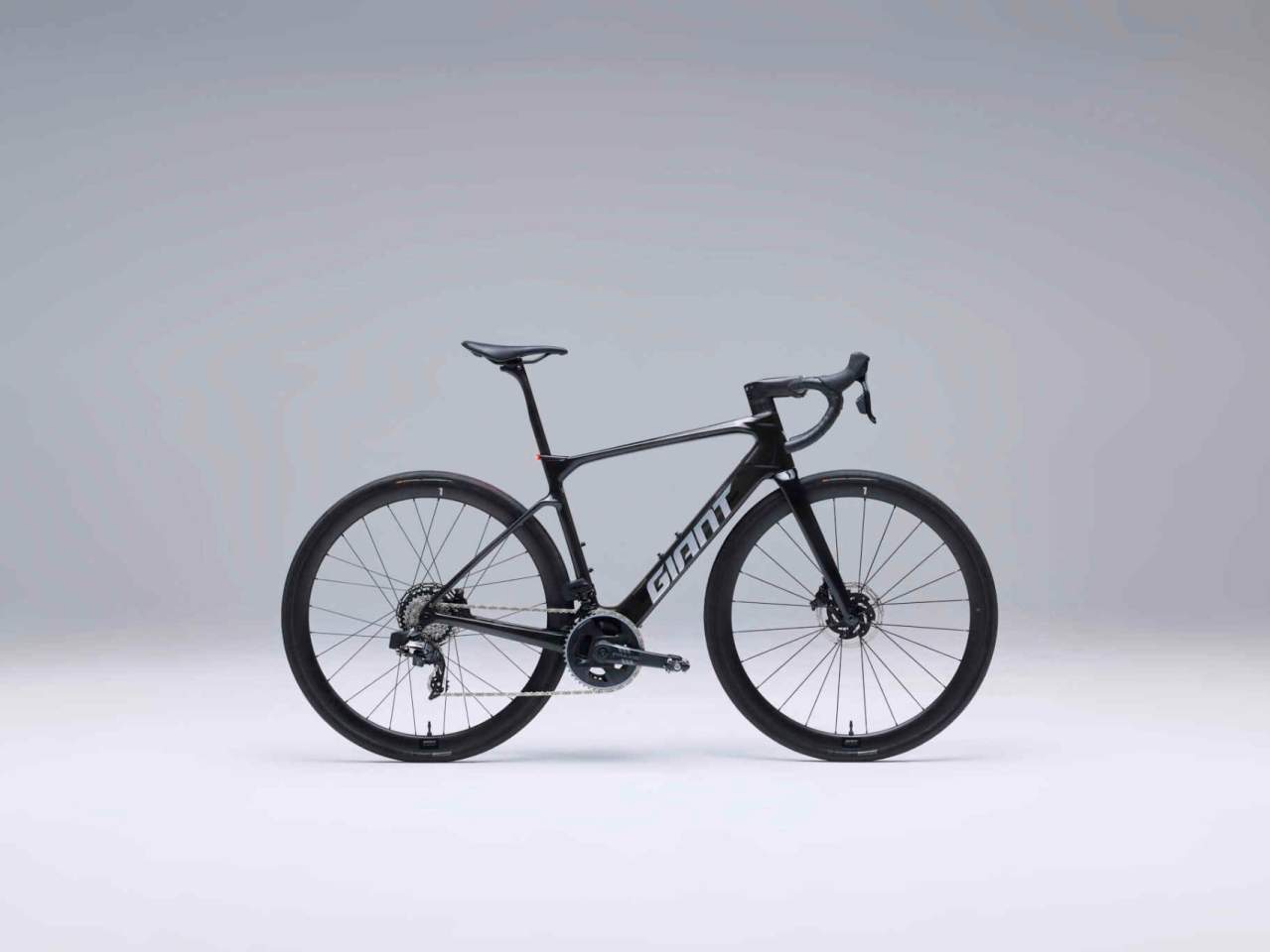 Giant presenta la nueva Defy Advanced E+ 