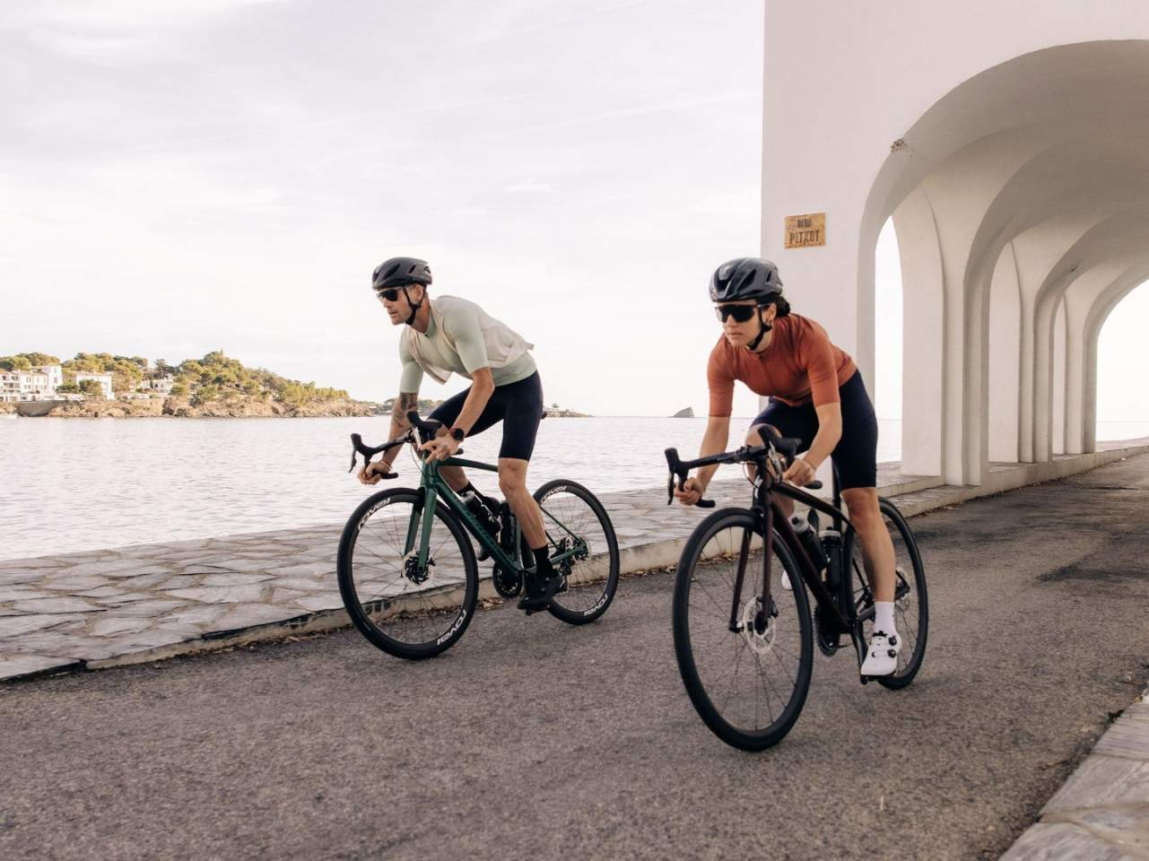 Specialized lanza su nueva colección de ropa 2024 