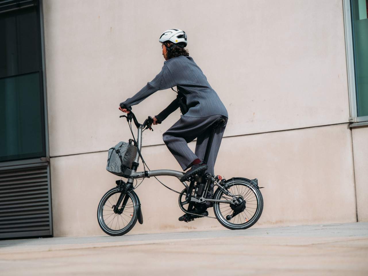 Brompton revoluciona la movilidad urbana con la nueva generación de bicicletas eléctricas y el sistema inteligente e-Motiq 
